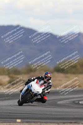 media/Nov-16-2025-Race Pace (Sun) [[8c5fa54630]]/Non Verified Riders (1st 20 Minutes)/5-Turn 15 (110pm)/